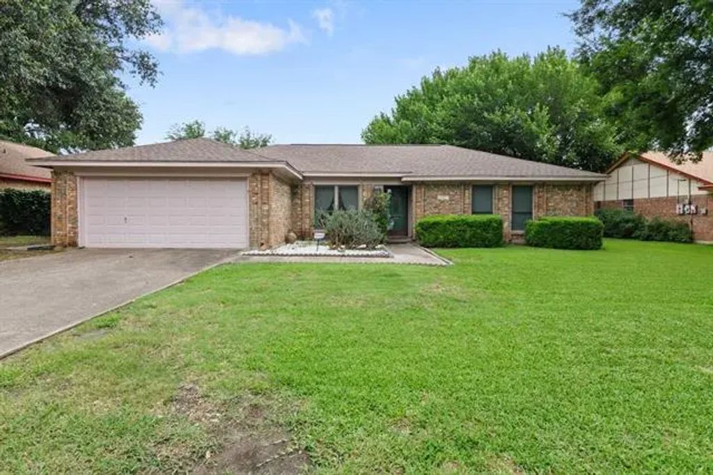 6921 Meadow Park N, North Richland Hills