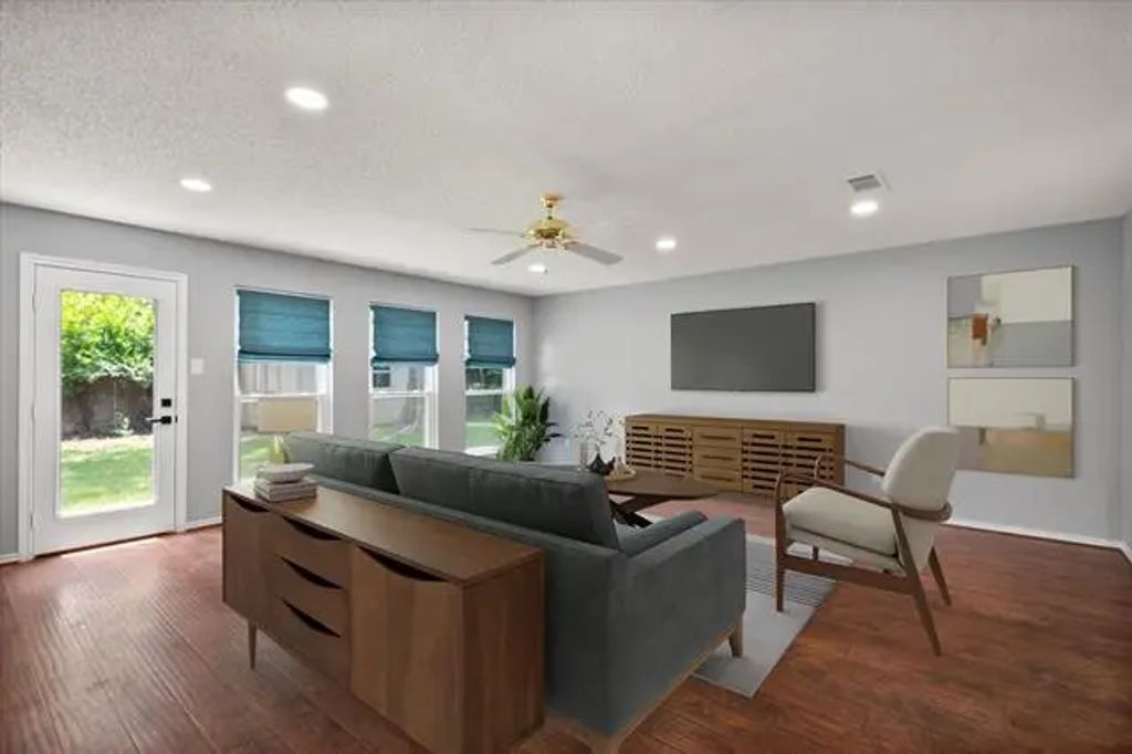 1712 Chip N Dale Drive, Arlington