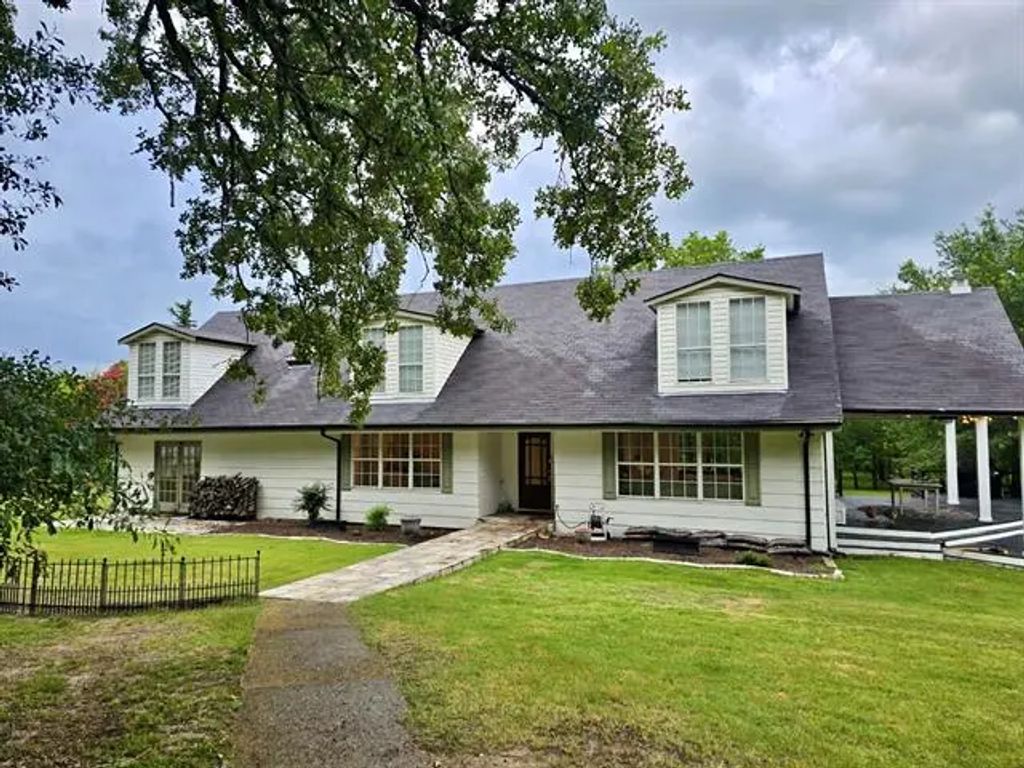 2831 Private Road 2410, Quinlan