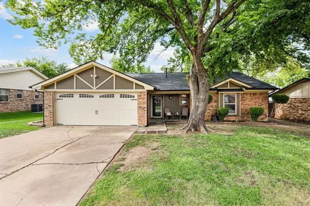 417 E Vine Street, Keller