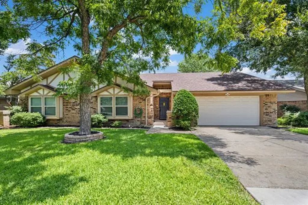 2321 Charred Wood Drive, Arlington