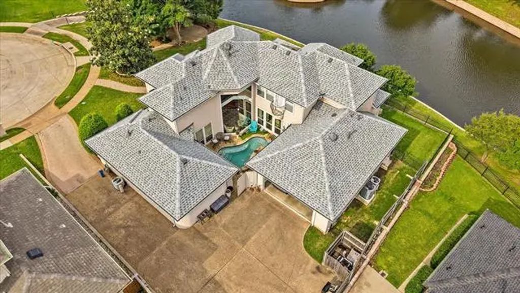 1000 Clear Lake Court, Colleyville