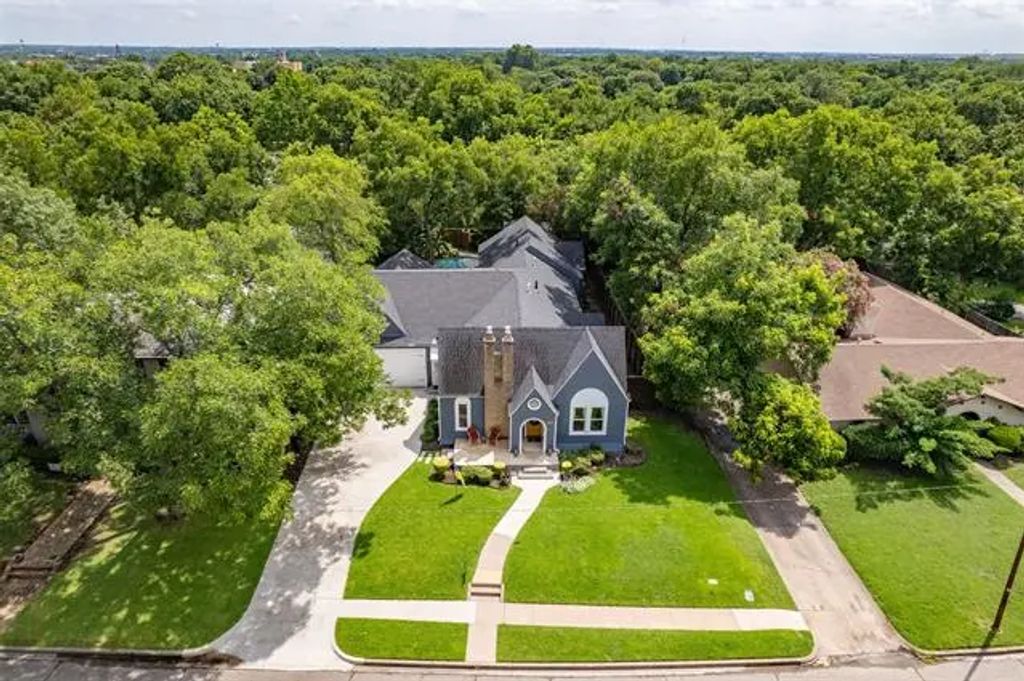 707 Sycamore Street, Waxahachie