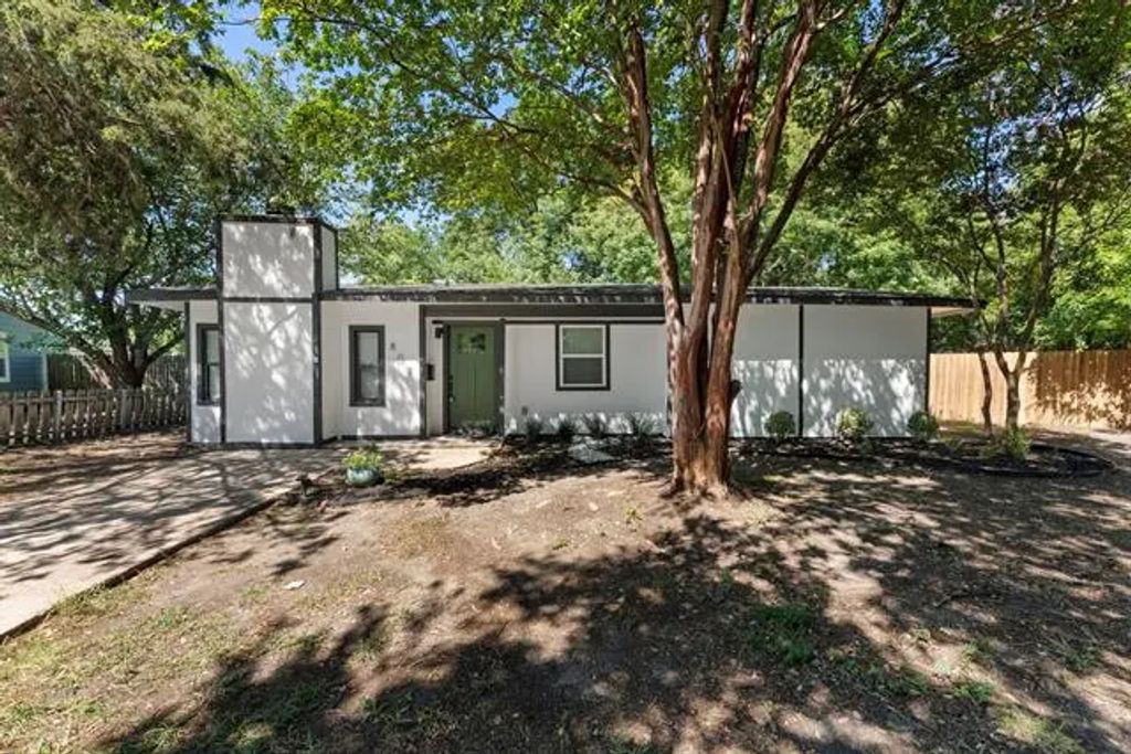 802 Highland Drive, Grand Prairie