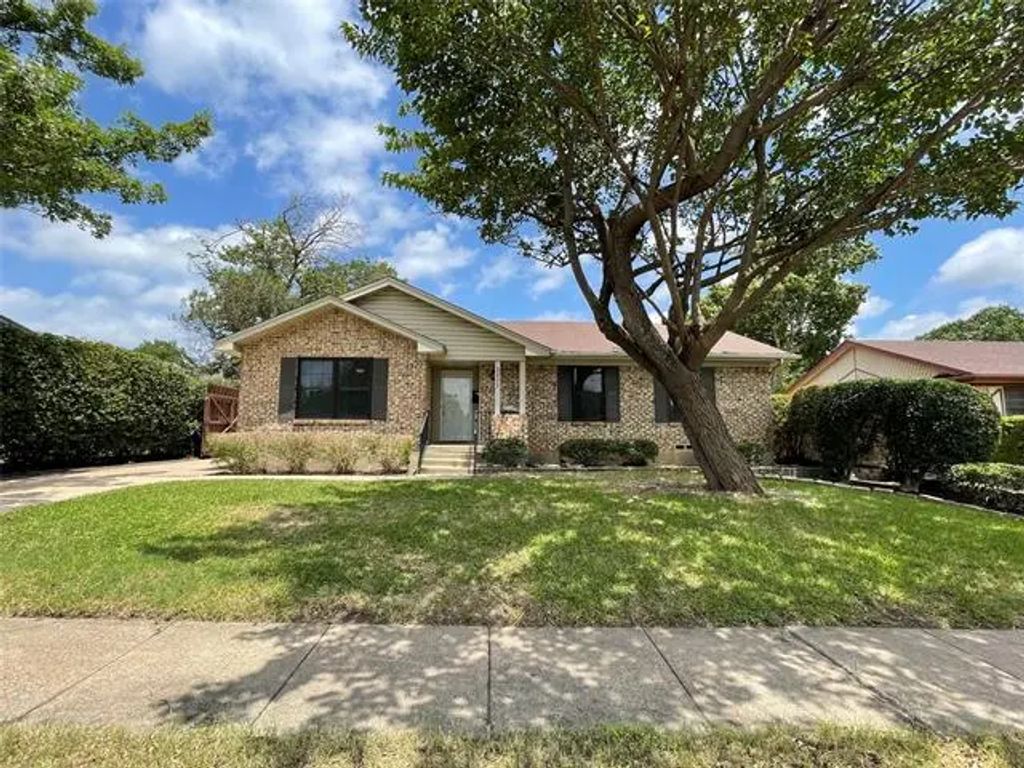 2317 English Drive, Garland