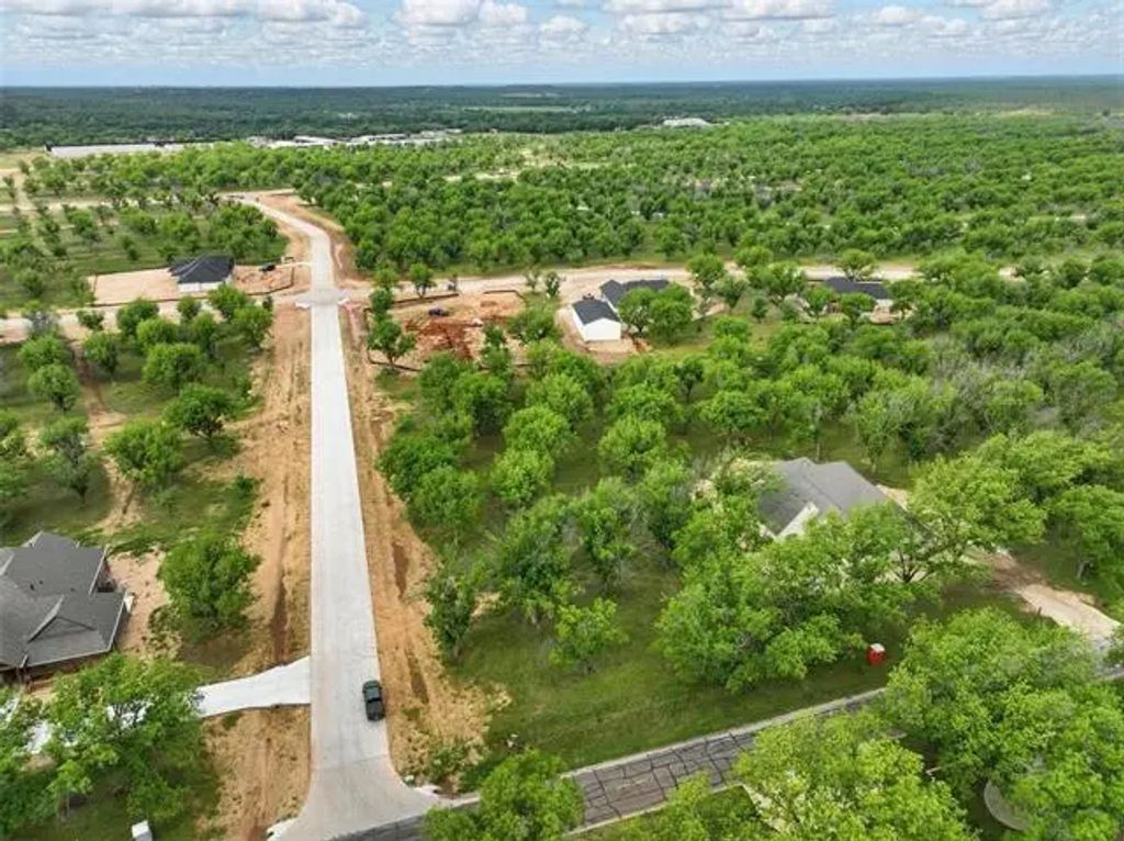 8201 Ravenswood Road, Granbury