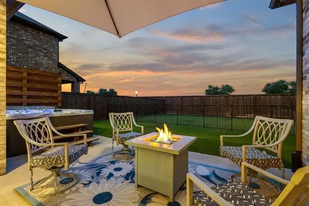 2312 Camp Street, Aubrey