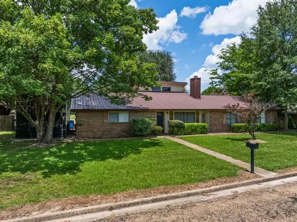 409 Brookwood Drive, Mount Pleasant
