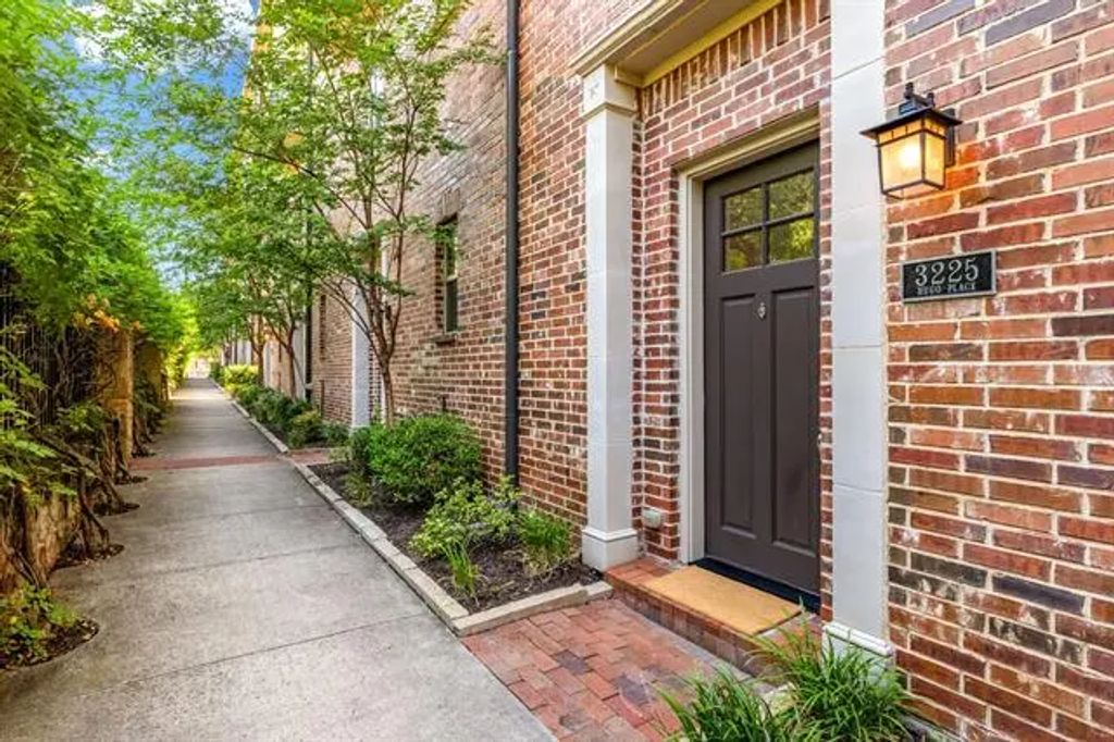 3225 Hugo Place, Dallas