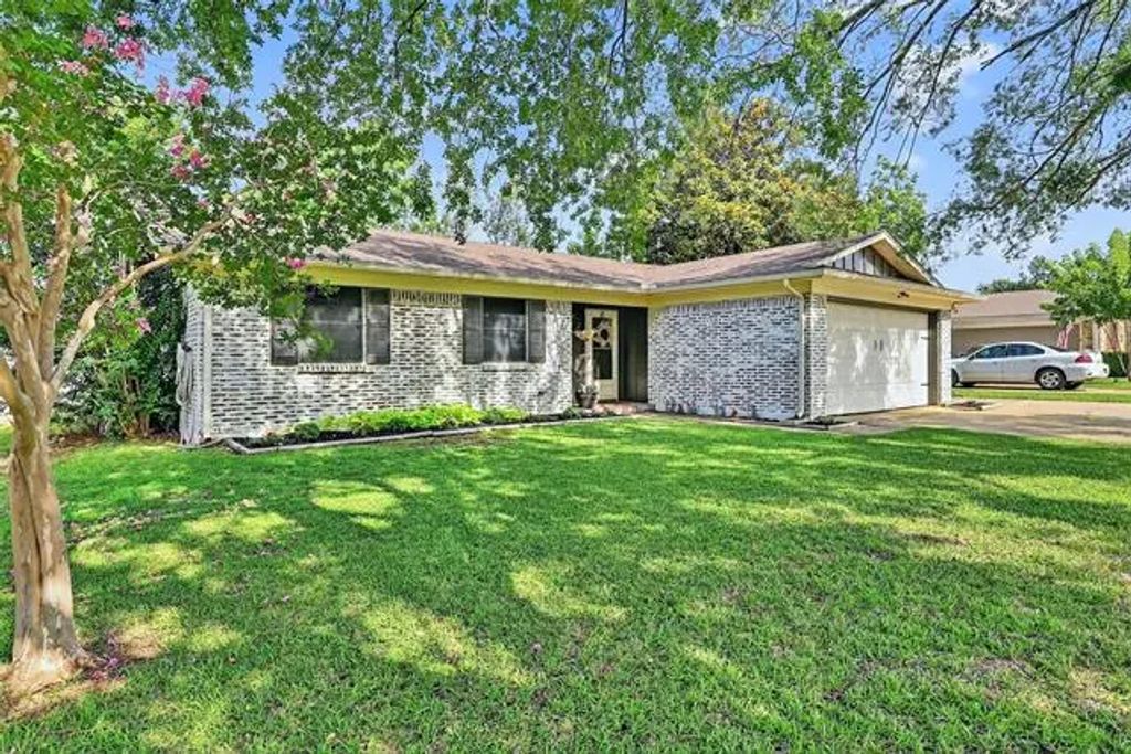 2619 Brookhollow Drive, Denison