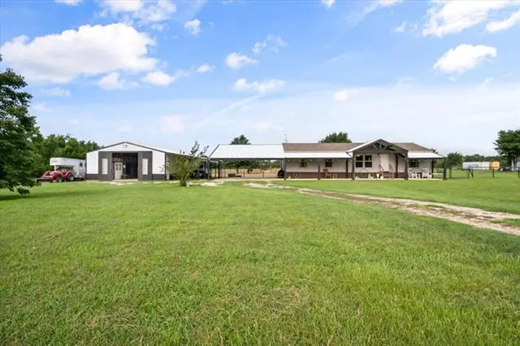 810 Se County Road 2260, Corsicana
