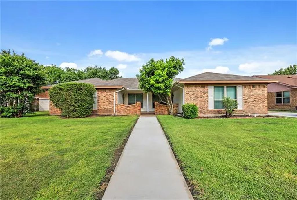 936 Cottonwood Trail, Benbrook