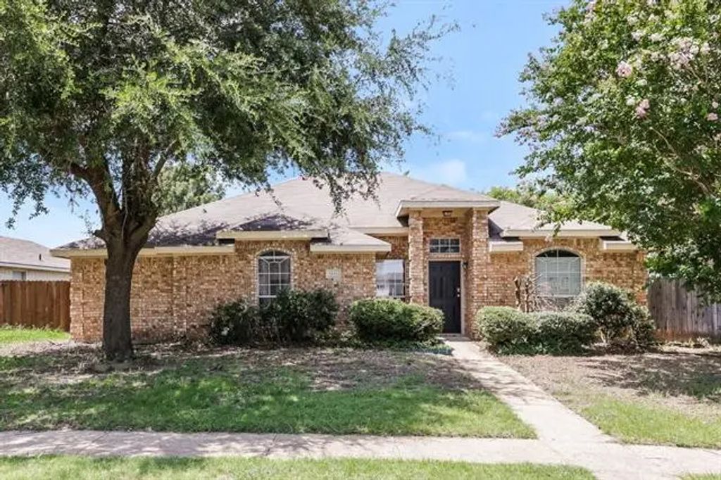 1033 Weaver Street, Cedar Hill