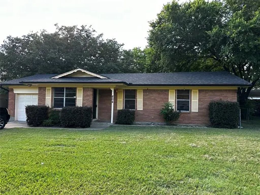 804 Loy Lane, Ennis