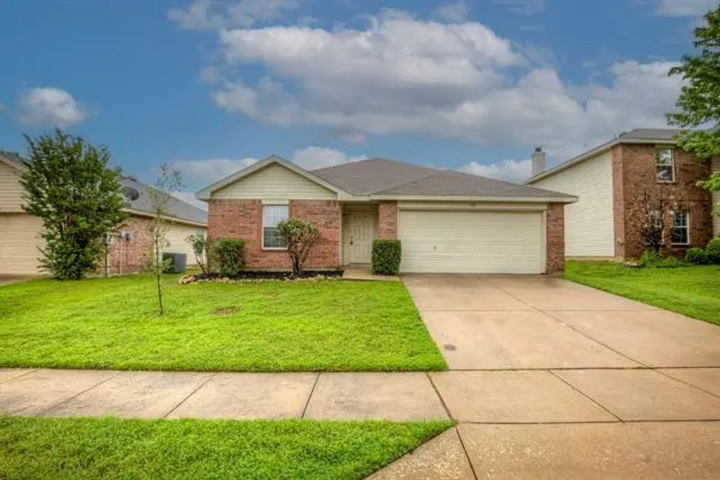 705 Poncho Lane, Fort Worth