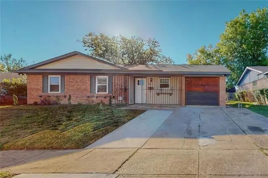 3524 Pacesetter Drive, Dallas