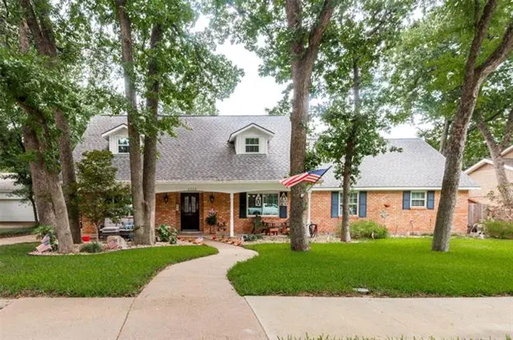 1712 Cripple Creek Drive, Irving
