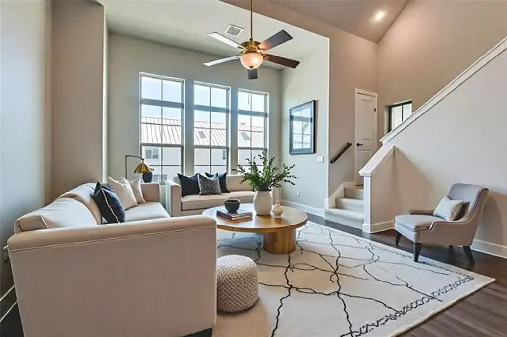 1044 Manacor Lane, Dallas