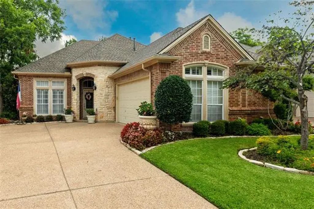 2011 Channing Park Drive, Arlington