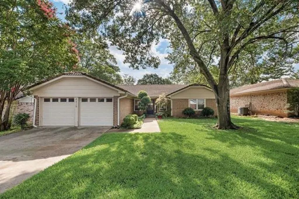 4219 E Pleasant Forest Street, Arlington