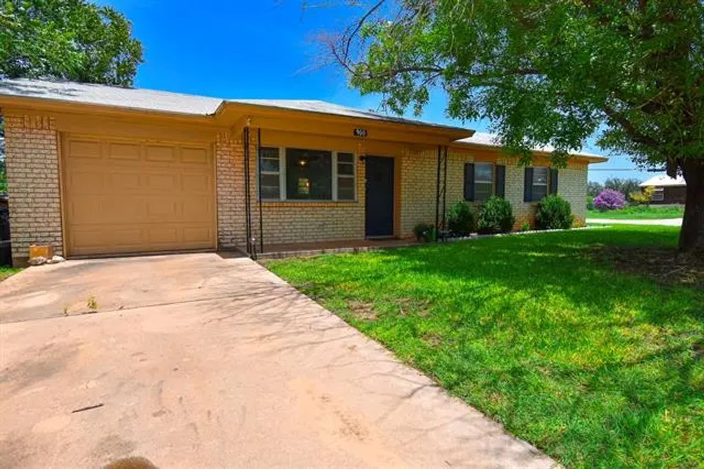 900 Sagemont Drive, Brady