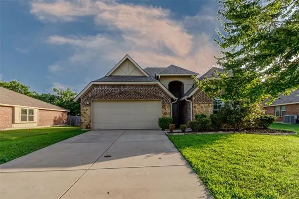 3207 Clear Springs Drive, Forney