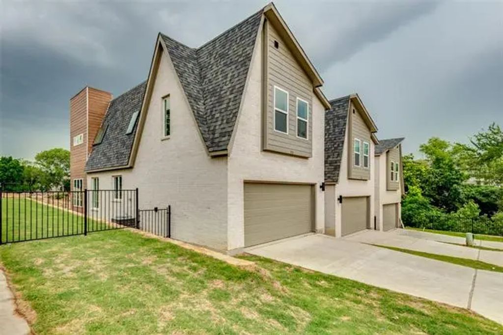 333 Oakbend Drive, Lewisville