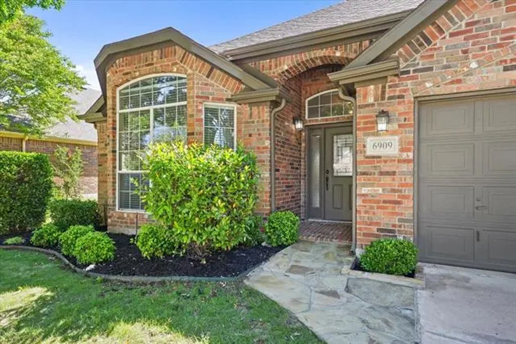6909 Crenshaw Lane, Denton