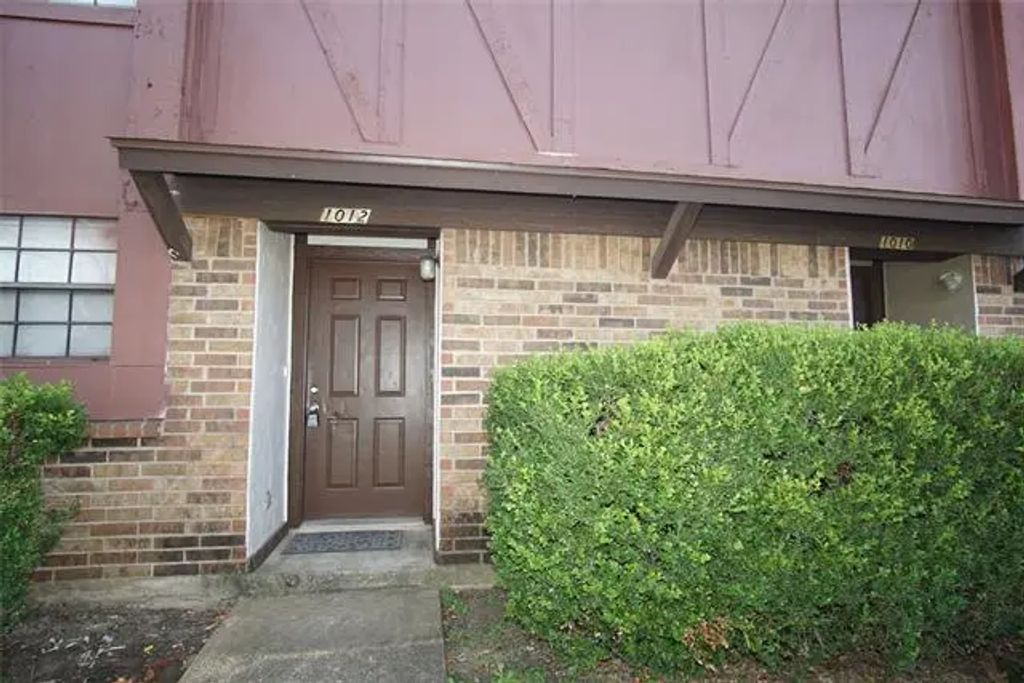 1008 Southmoor Drive 1012, Arlington