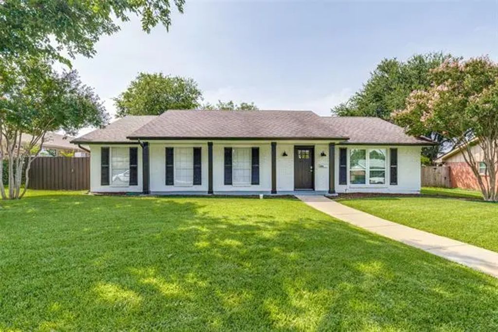 3906 Ridgeoak Way, Farmers Branch