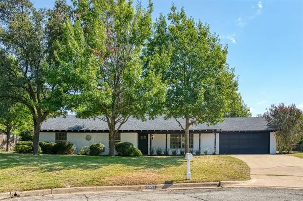 6451 El Toro Court, Fort Worth