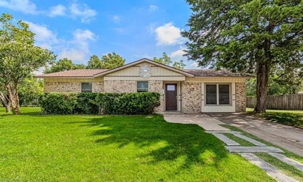 910 Sara Dunn Drive, Garland