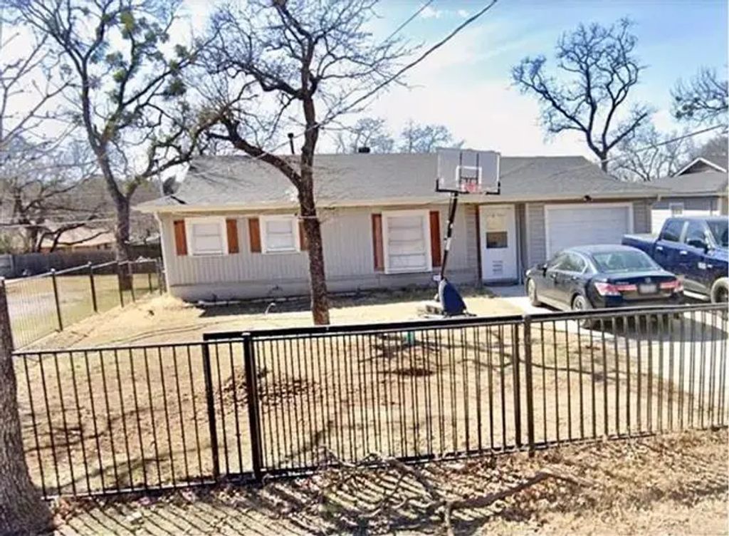 2412 Cravens Road, Fort Worth