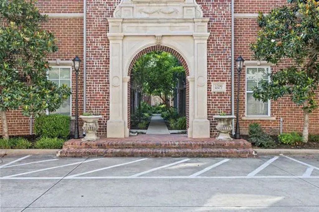 3200 Ross Avenue 22, Dallas