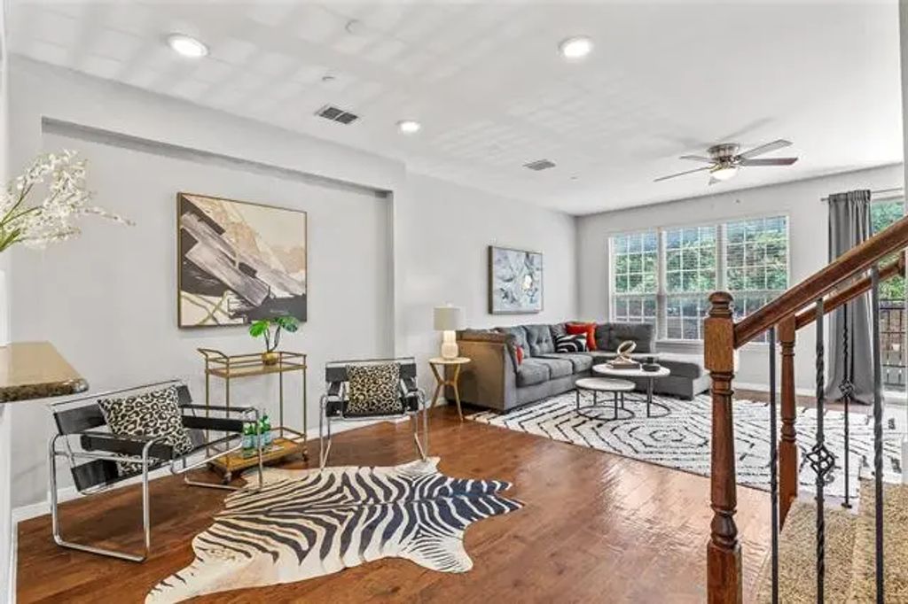 3904 Asbury Lane, Addison