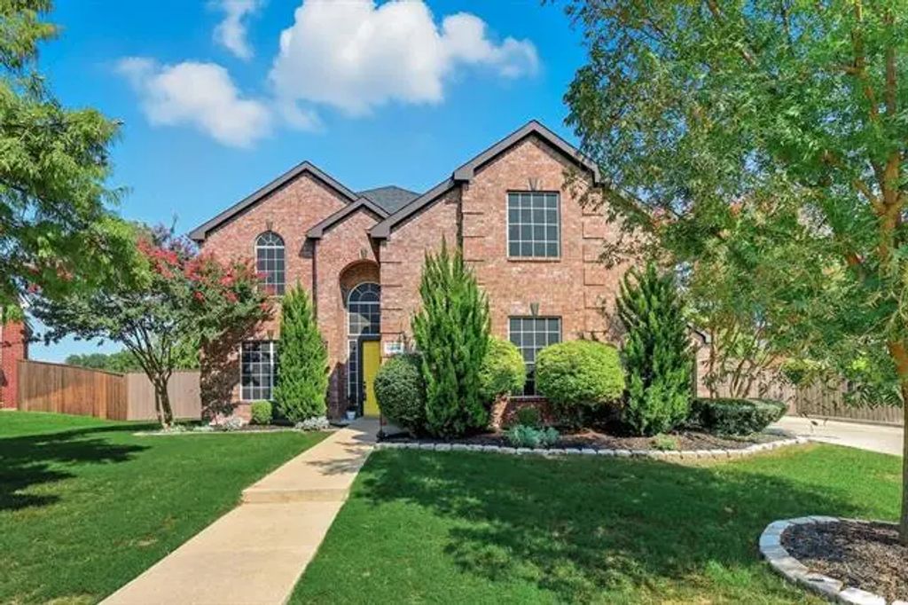 10474 Whispering Pines Drive, Frisco
