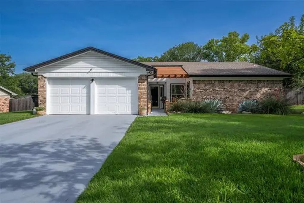 1302 Hemphill Drive, Cleburne