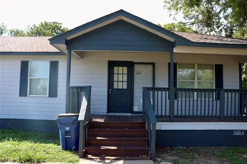 613 N Hansbarger Street, Everman