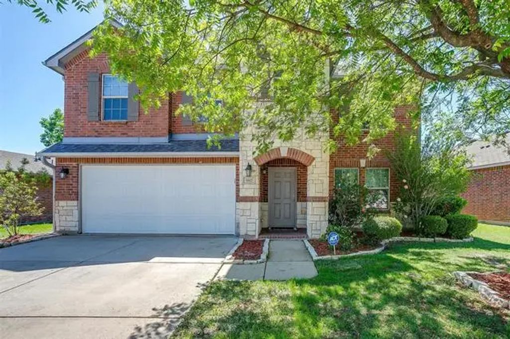 5817 Mirror Ridge Drive, Fort Worth
