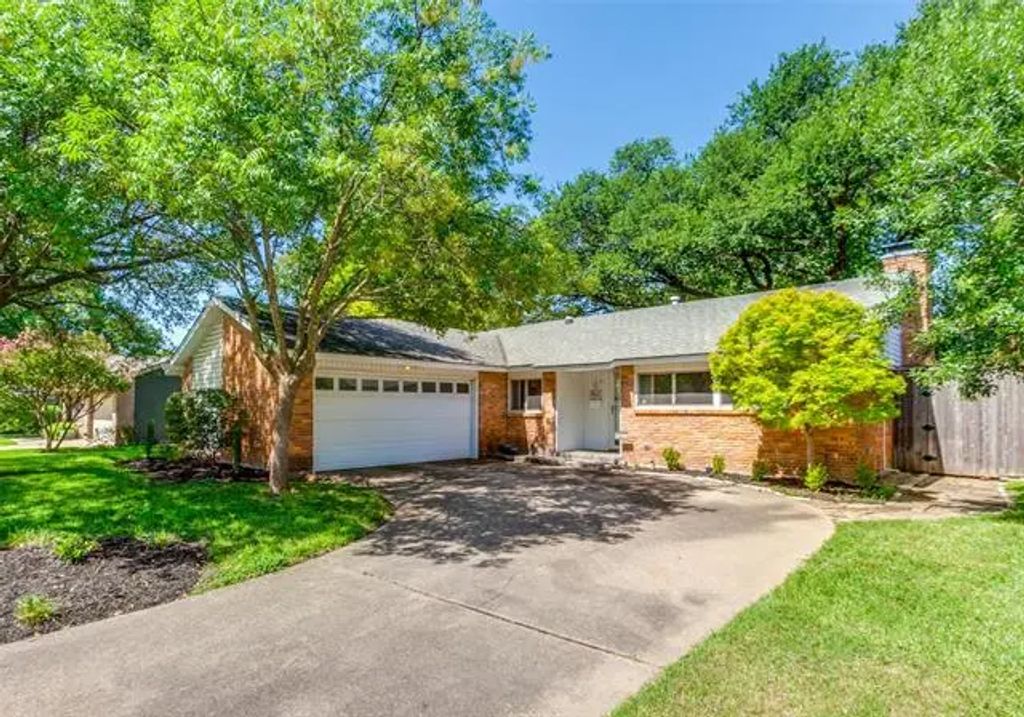 8621 Grenadier Drive, Dallas