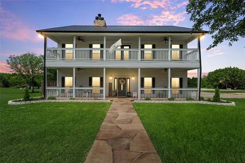 738 Old Ranch Road, China Spring