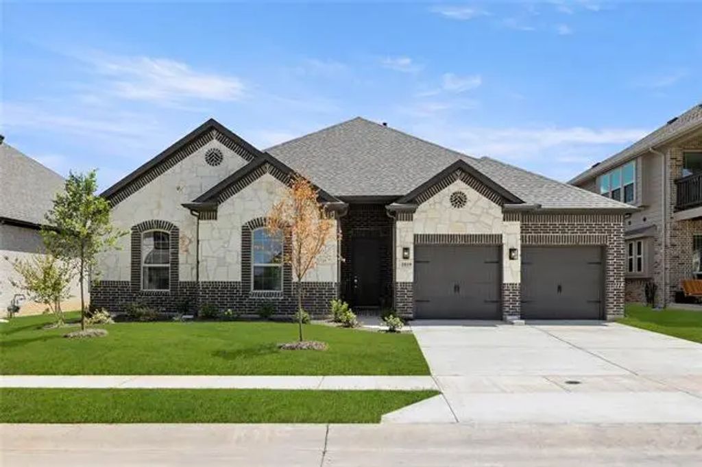 1019 Moss Grove Trail, Justin