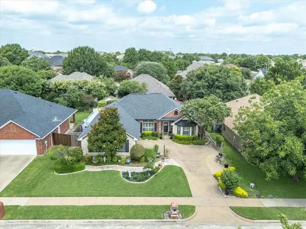 713 Amherst Drive, Waxahachie