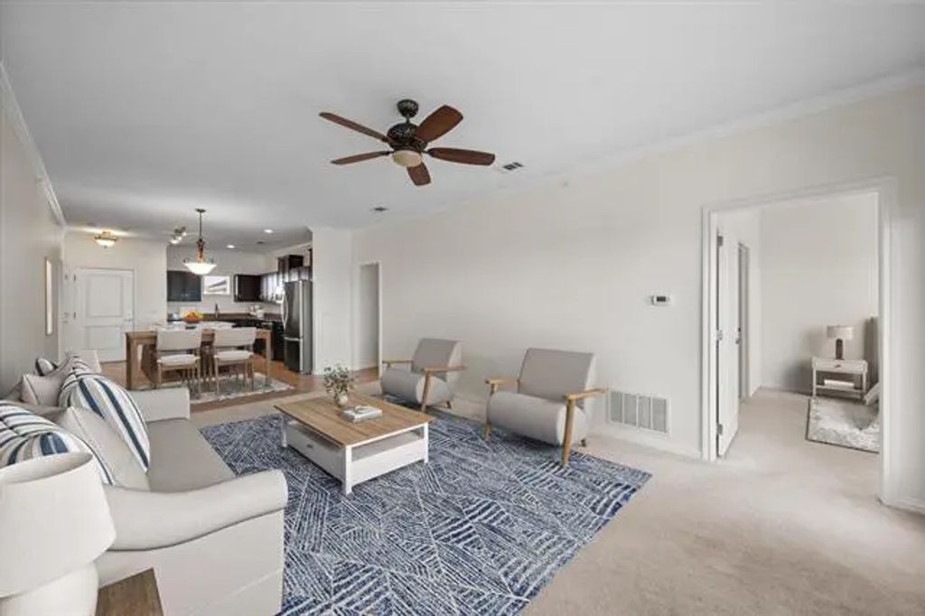 9900 Northshore Boulevard 3408, Corsicana