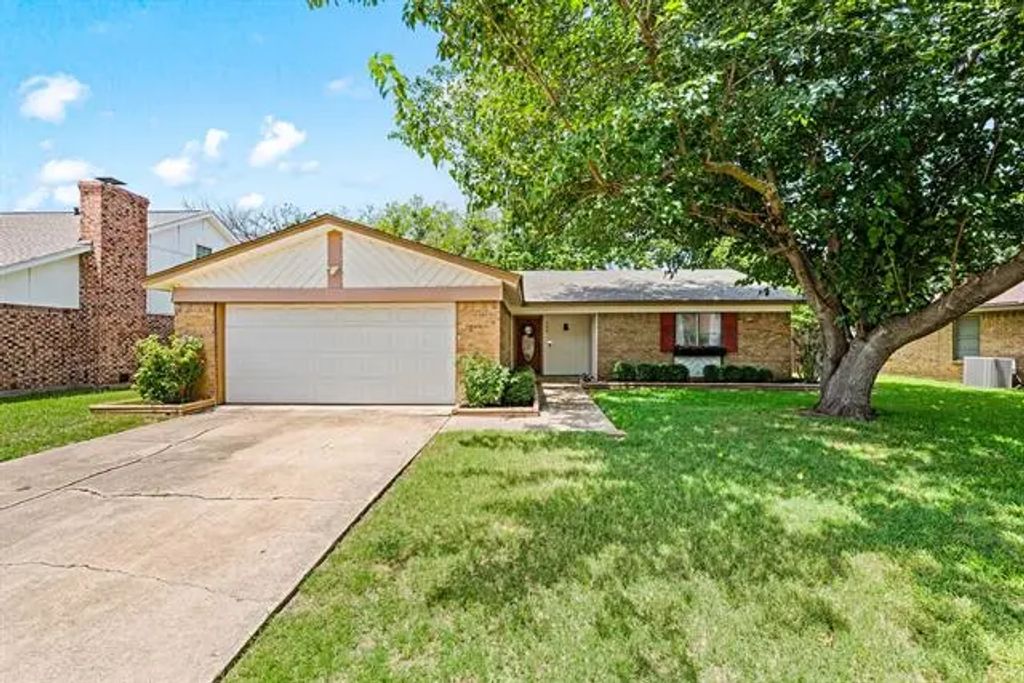 204 Gloria Street, Keller