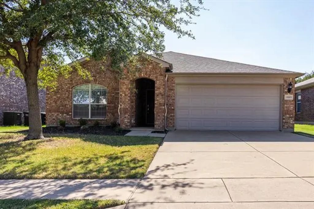 15905 Avenel Way, Fort Worth