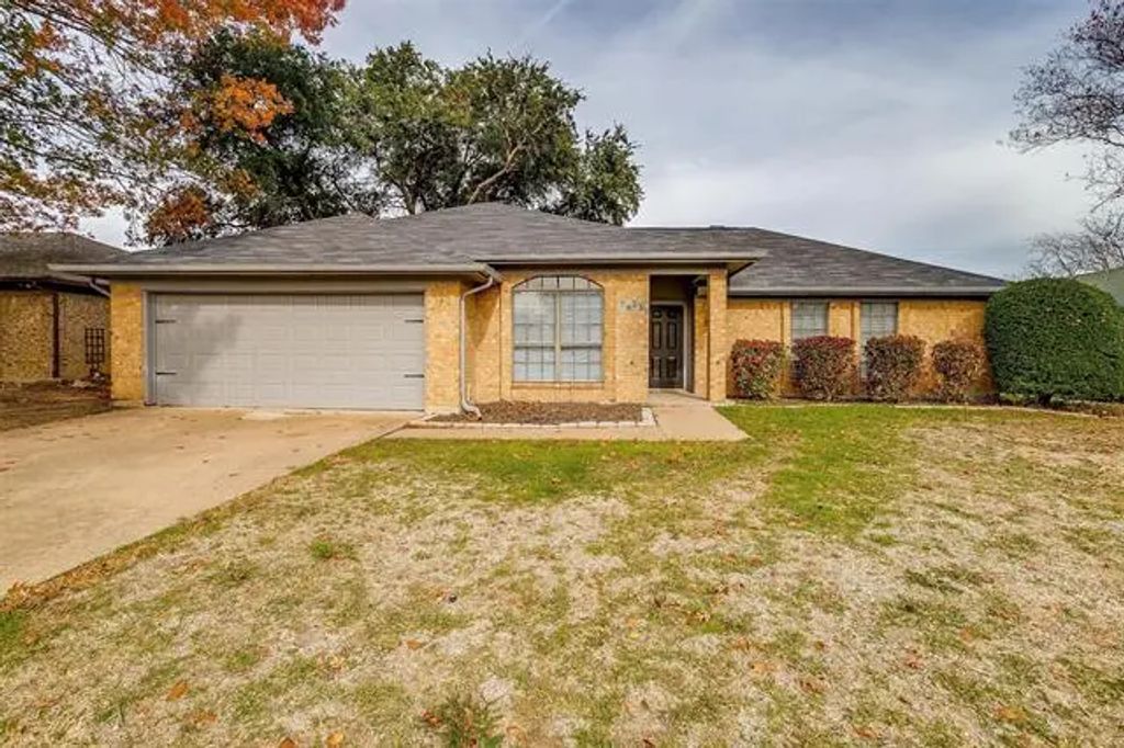 7925 Lynda Lane, North Richland Hills