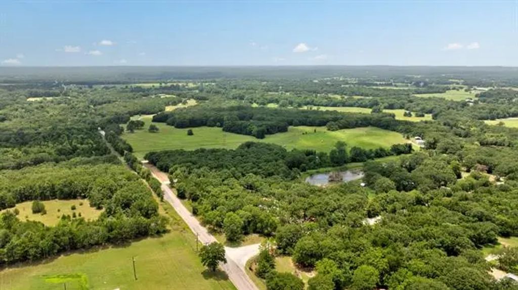 2214 Hawkins Road, Whitesboro