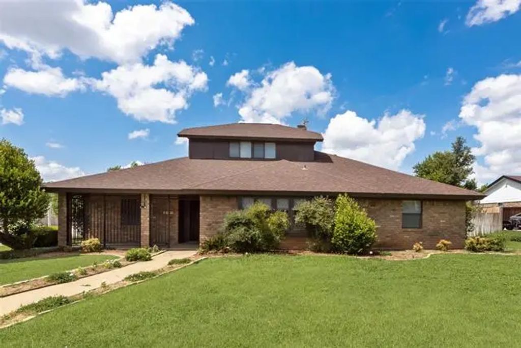 2735 Steamboat Circle, Arlington