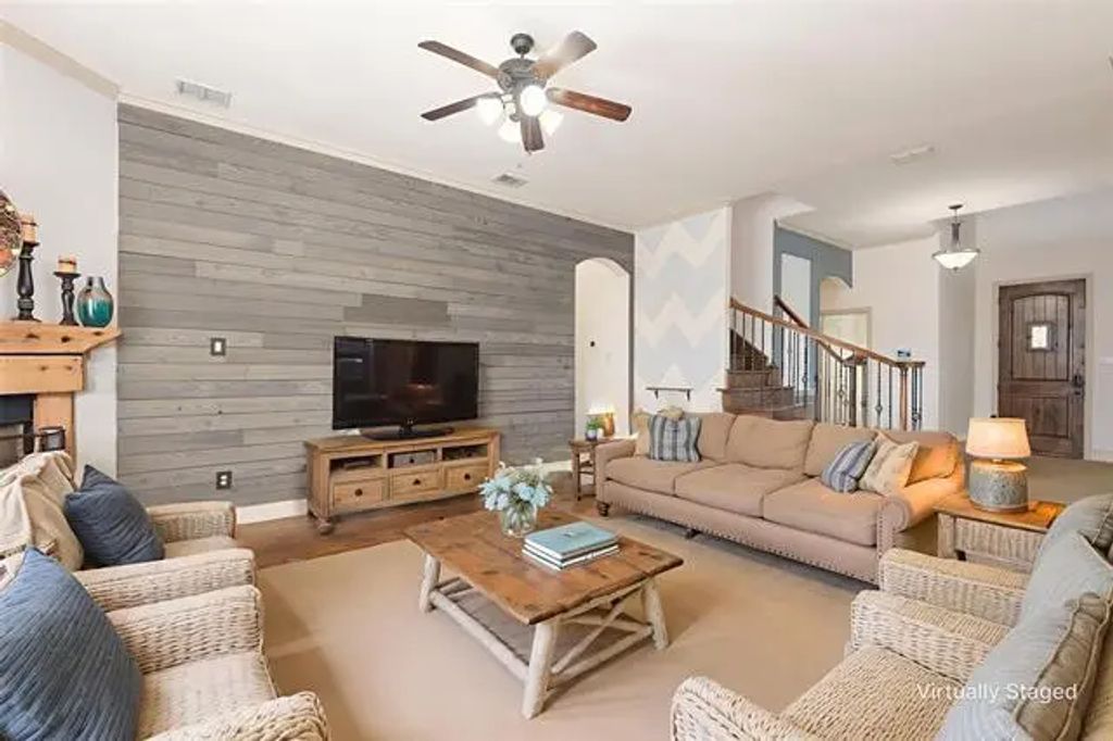 106 Highwood Avenue, Oak Point